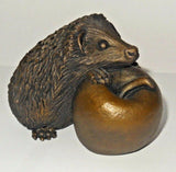 ORIELE BRONZE - HEDGEHOG WITH APPLE. WL645