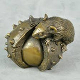 ORIELE BRONZE - MOUSE ON CONKER