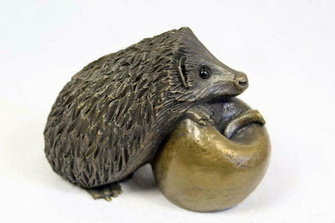 Oriele Bronze Small Hedgehog With Apple